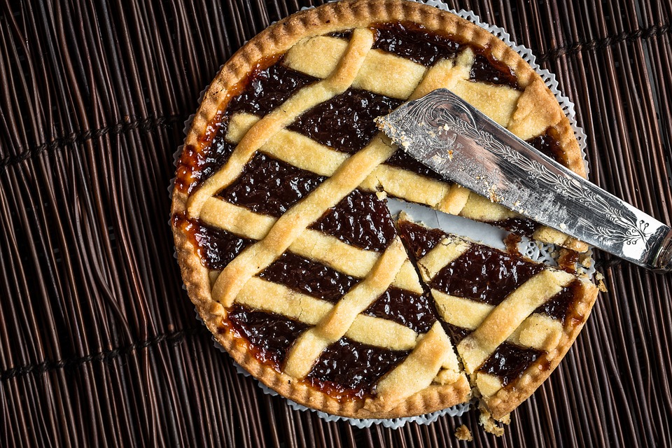 crostata con marmellata di ciliegie