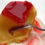 4357552 budino alla vaniglia con salsa di fragole