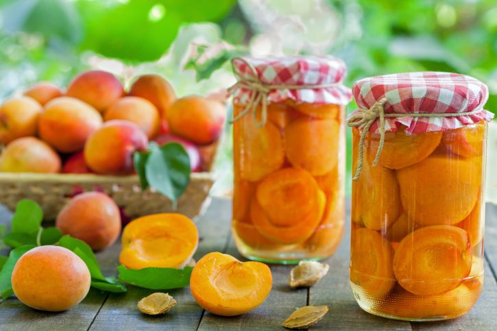 Apricot compote