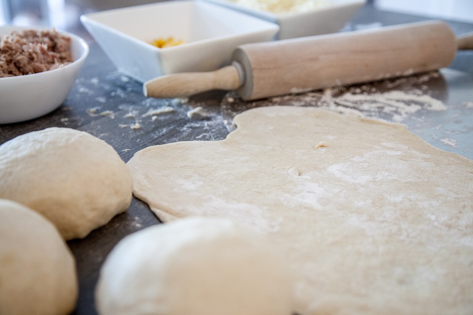 Come stendere la pasta della pizza