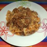 Pasta con funghi champignon e ragù di carne bianco