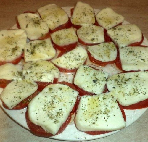 Insalata di mozzarella e pomodori