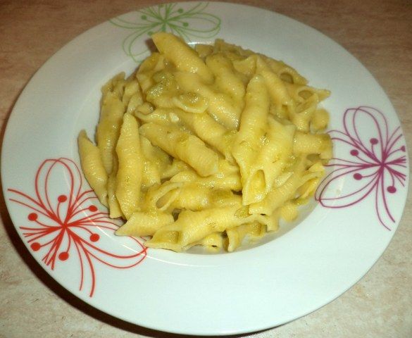 Pasta formato garganelli conditi con una purea di zucchine e patate