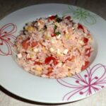 Insalata fredda di riso, con mozzarella e prosciutto cotto
