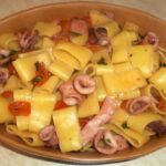 Pasta col sugo di calamari