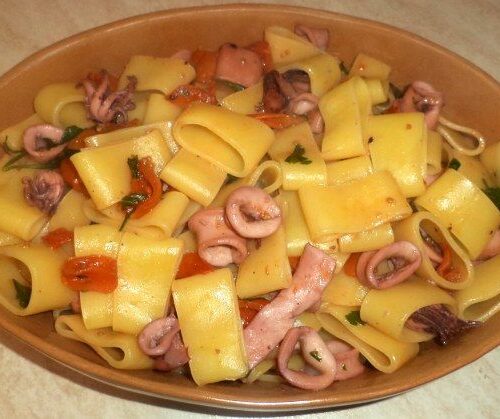 Pasta col sugo di calamari