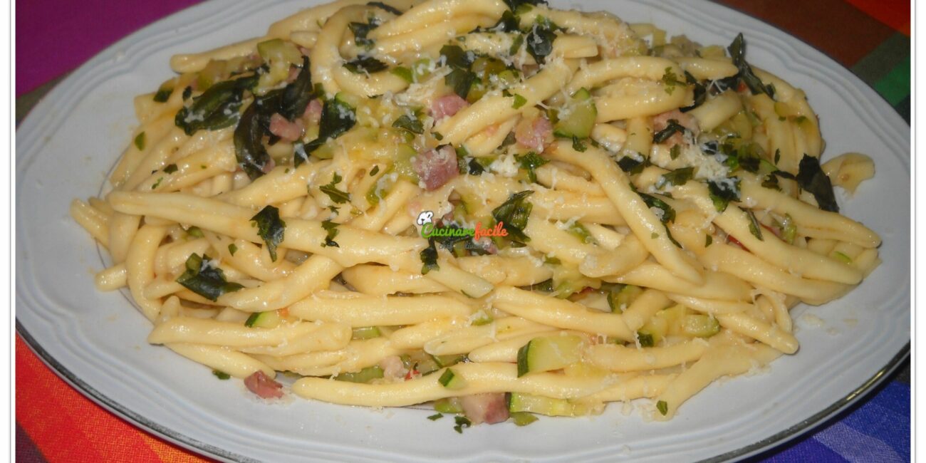 Maccheroni al ferro con zucchine pancetta e pachino2 scaled