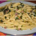 Maccheroni al ferro con zucchine pancetta e pachino2 scaled