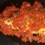 Orata in padella con aglio, olio, pomodoro ed origano