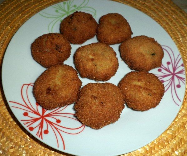 Polpette a base di polpa di melanzana lessata, panate e fritte