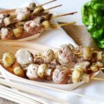 Spiedini di funghi e coniglio