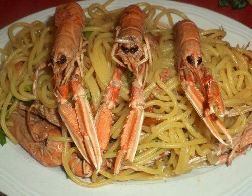 Pasta fresca con scampi e pomodorini