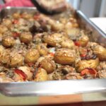 agnello al forno con patate novelle e lampascioni
