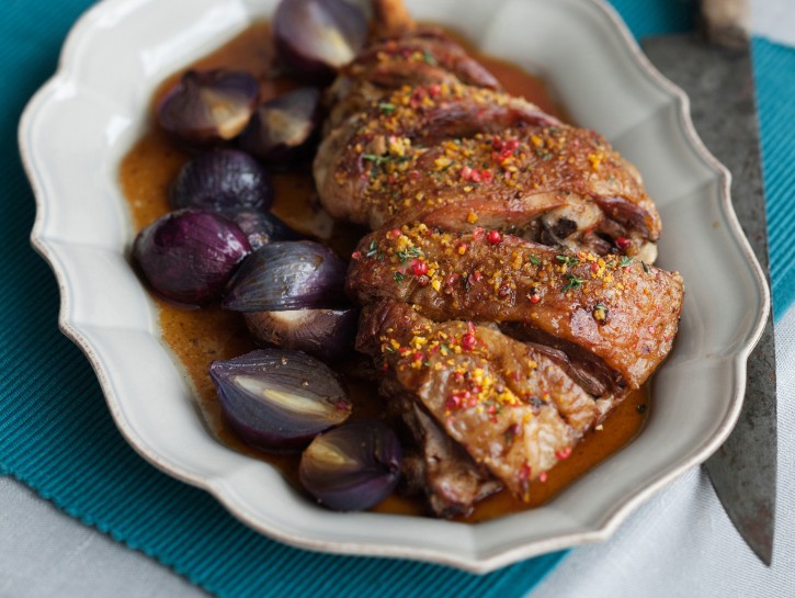 agnello in crosta di arancia e pepe rosa