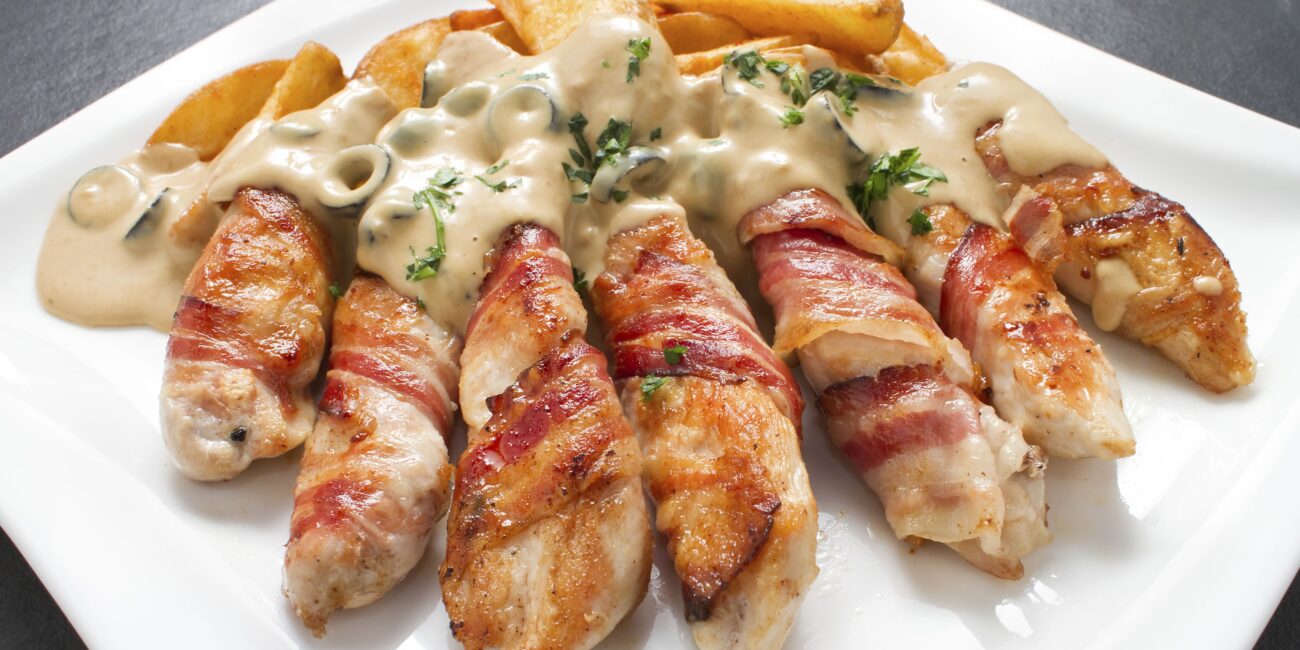 bastoncini di pollo e pancetta con salsa al gorgonzola