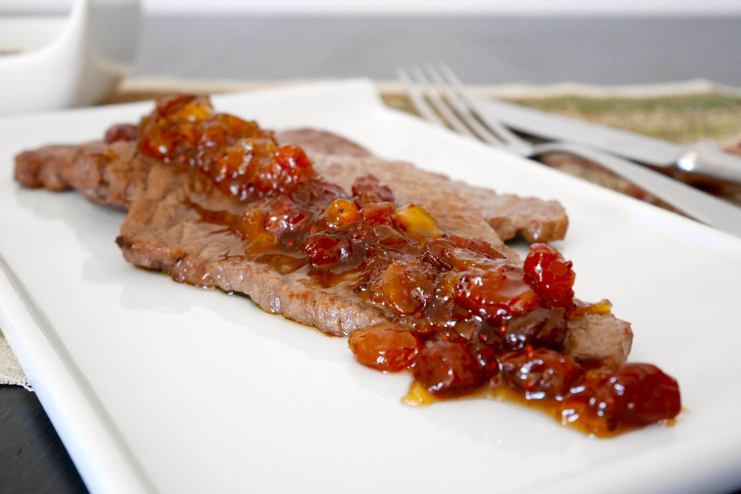 bistecca di vitello con chutney di pesche scaled