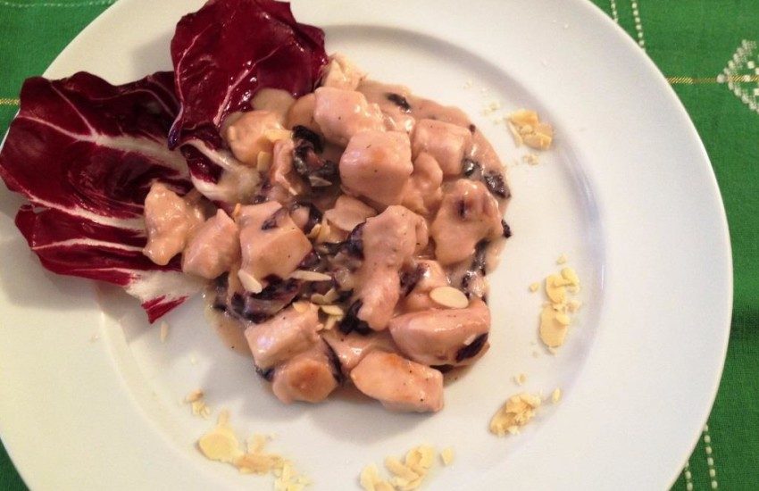 bocconcini di pollo con radicchio e gorgonzola