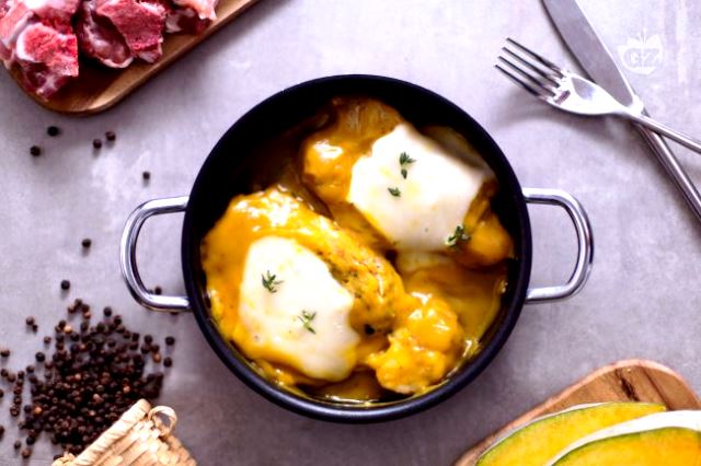 braciole di maiale con crema di zucca e taleggio