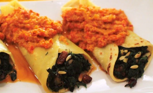 crespelle con crema di peperoni rossi