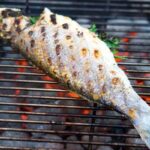 cuocere il pesce alla griglia 1