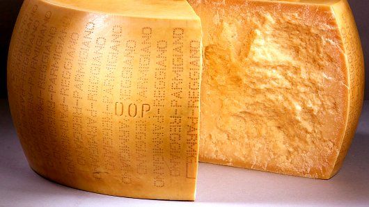 forma intera parmigiano reggiano grande