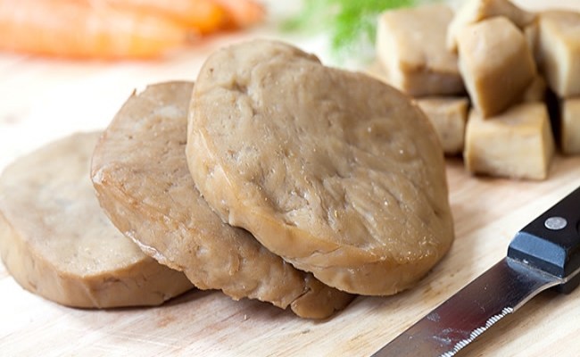 gulash vegano con seitan e funghi