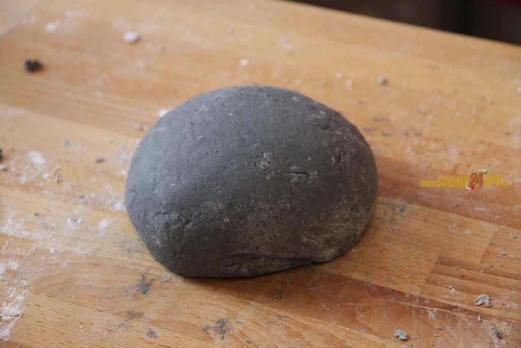 pane nero al carbone vegetale ricetta
