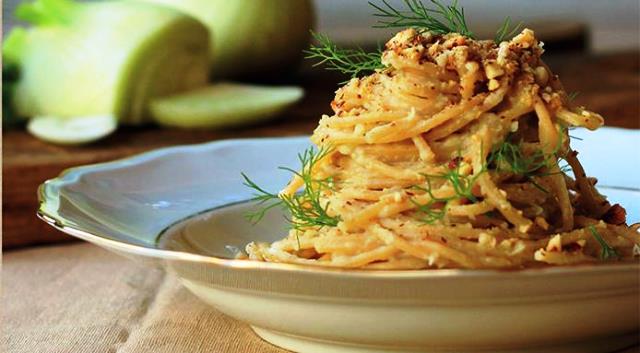 pasta al pesto di finocchio e nocciole