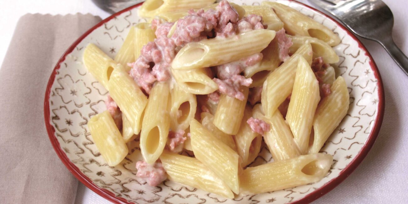 pasta con salsiccia in bianco