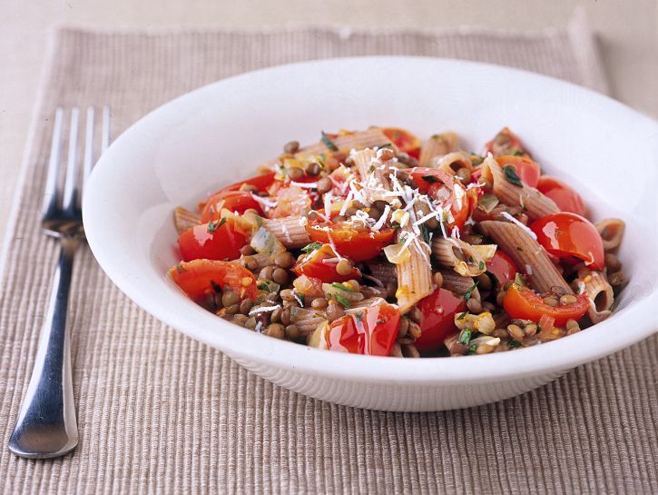 pasta di farro con lenticchie e pomodorini