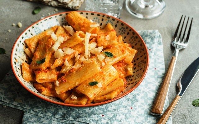 pasta integrale con crema di peperoni