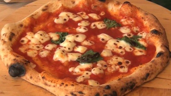 pizza margherita napoletana