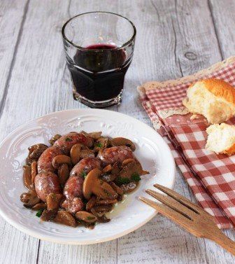 salsiccia e funghi in padella