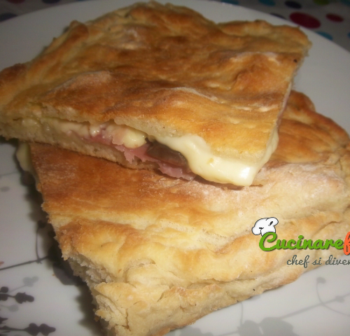 scacciata-prosciutto-formaggio