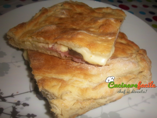 scacciata-prosciutto-formaggio