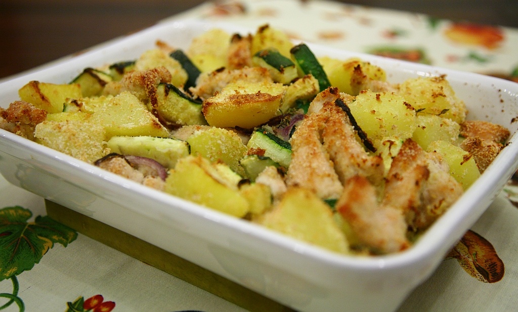 straccetti di pollo patate e zucchine gratinati