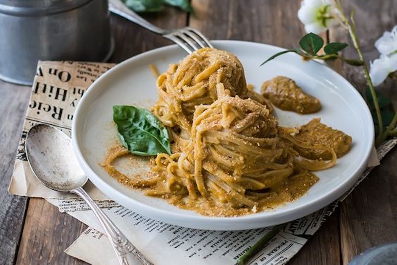 tagliatelle integrali alla crema di tofu e noci