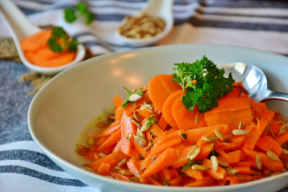 Le carote fanno ingrassare: verità o luogo comune?