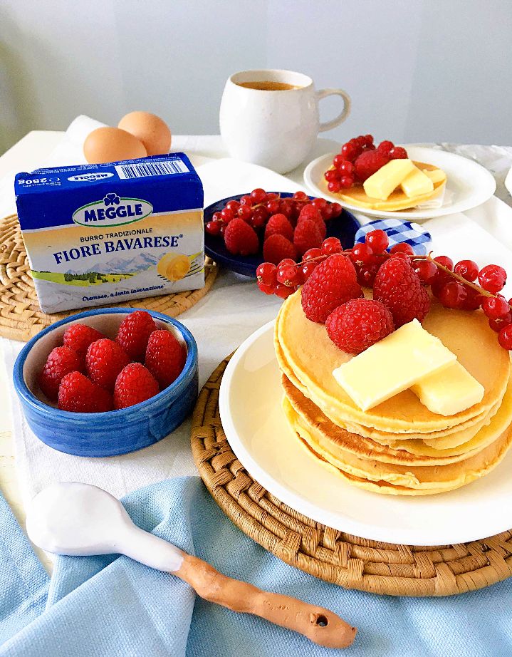Pancake con frutta e Burro Tradizionale Fiore Bavarese, la colazione ideale è firmata Meggle