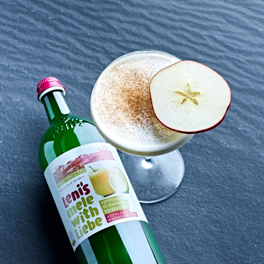 Cocktail White Leni's a base di Spremuta di mela Leni's con bergamotto