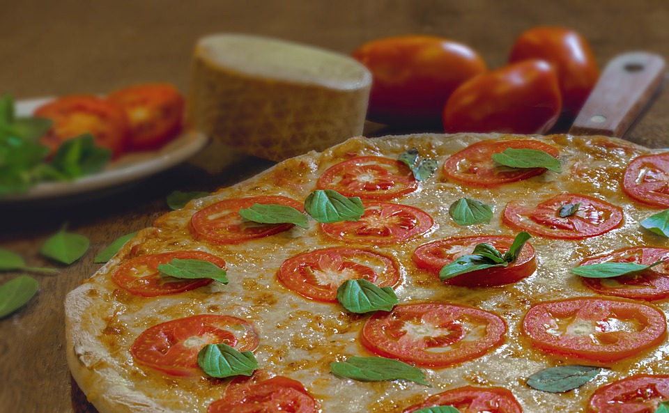 Miglior fornetto elettrico per pizza: pietra refrattaria o pietra ollare? Opinioni, prezzi e come trovarlo