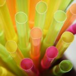 Addio alle cannucce di plastica: perché dobbiamo salutarle e quali alternative scegliere
