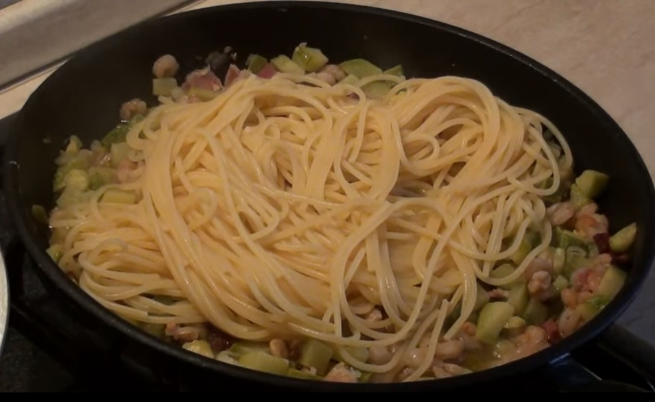 pasta con zucchine e gamberetti