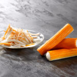 Mangiare surimi fa male? Si possono mangiare nella dieta? Ingredienti, cosa sapere e ricette