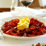 Si può mangiare la bresaola in gravidanza? Rischi, conseguenze e cosa sapere