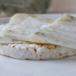Le gallette di riso fanno male? È vero che fanno ingrassare? Ricetta, calorie e cosa c'è da sapere