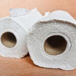 Portarotolo cucina: economico o professionale? Orizzontale o verticale? In plastica, legno o acciaio inox?