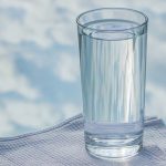 Residuo fisso acqua: cos'è il residuo fisso a 180, a cosa fa male e qual è l'acqua migliore da bere