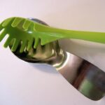 Poggiamestolo: acciaio, plastica, legno, ceramica o silicone? Moderno, classico o bizzarro? A cosa serve e come trovare il migliore
