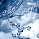 Acqua alcalina minerale e ionizzata fa bene? Benefici, come farla a casa e controindicazioni